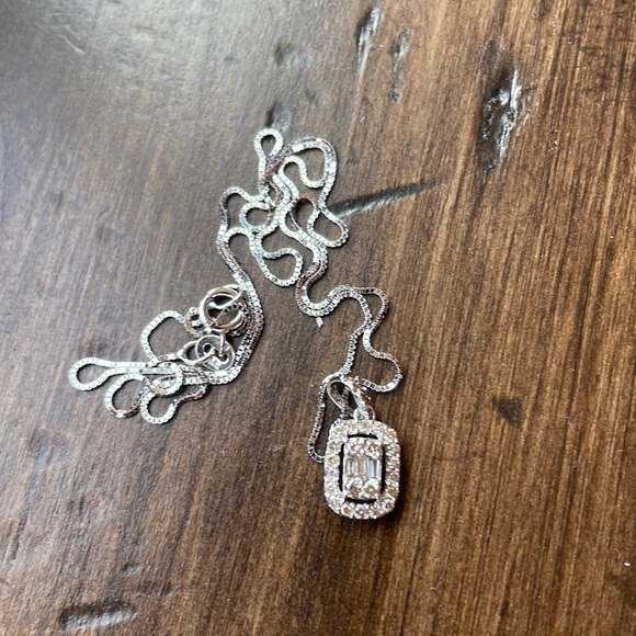 Jewelry - Gorgeous jewelry pendant head 0.25ct diamond white gold with 16 in 14k chain